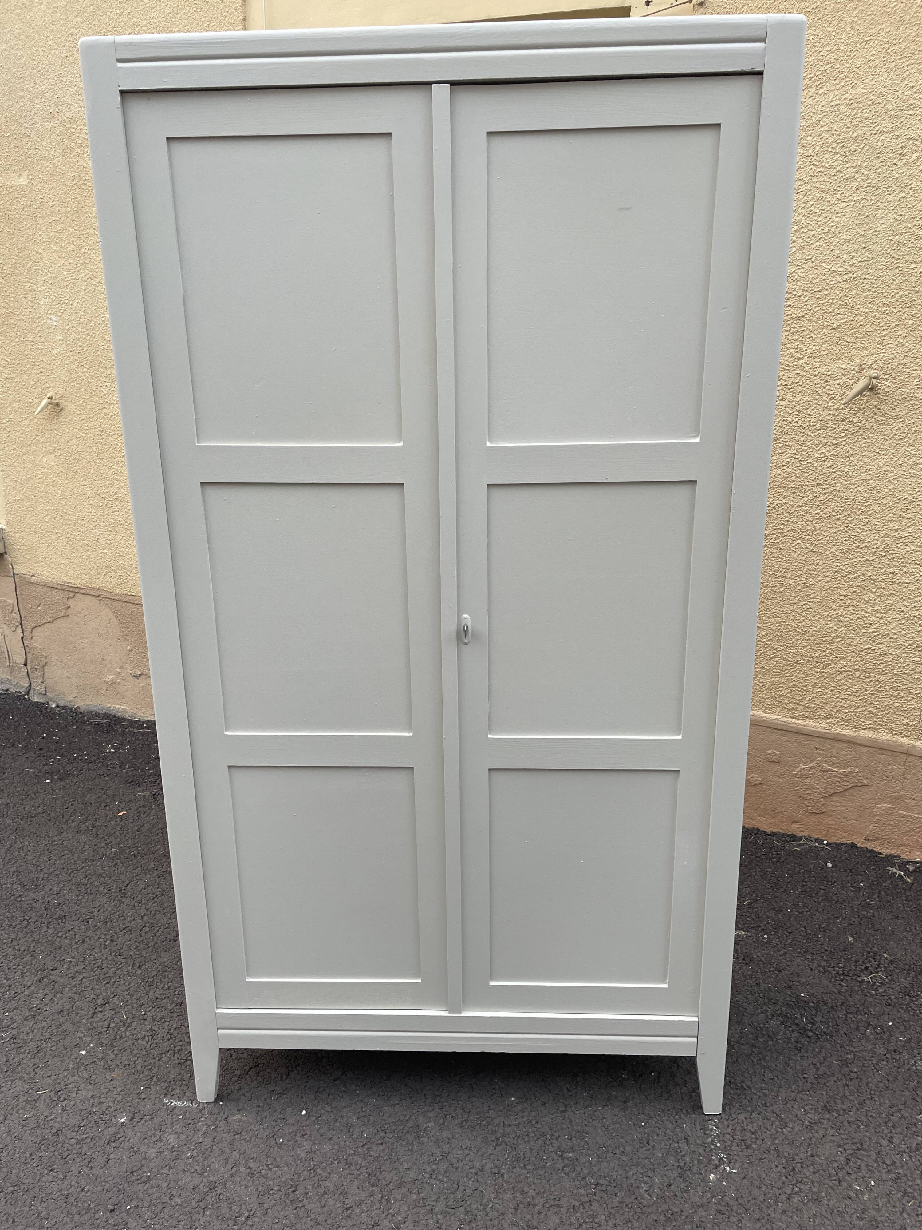 Armoire parisienne