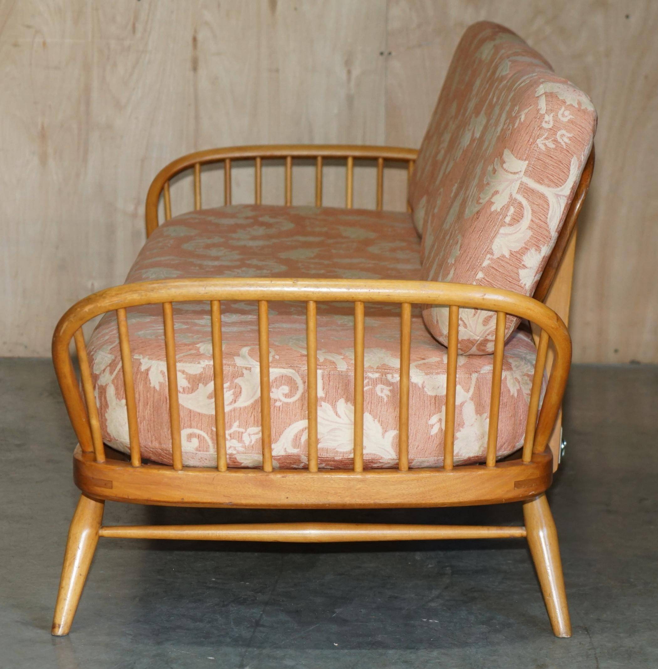 Vintage Ercol Windsor Studio 355 canapé / daybed, light wood, Mid-Century Modern design.