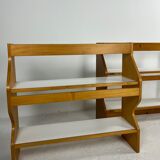 Duo d'étagères vaisselier de Charlotte Perriand