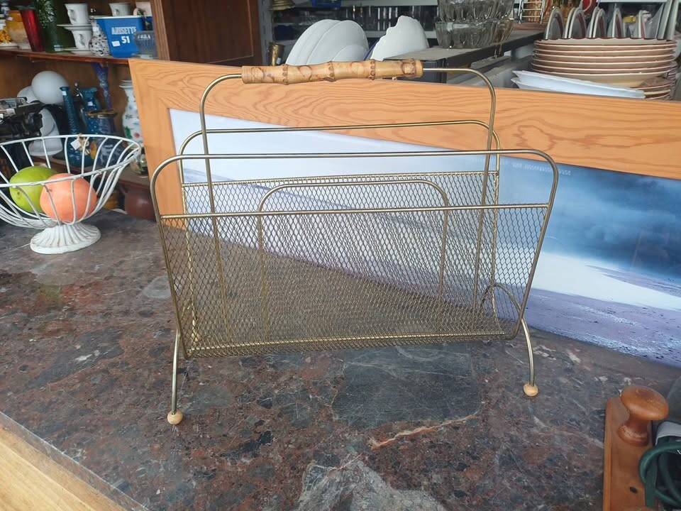 Very nice vintage magazine rack