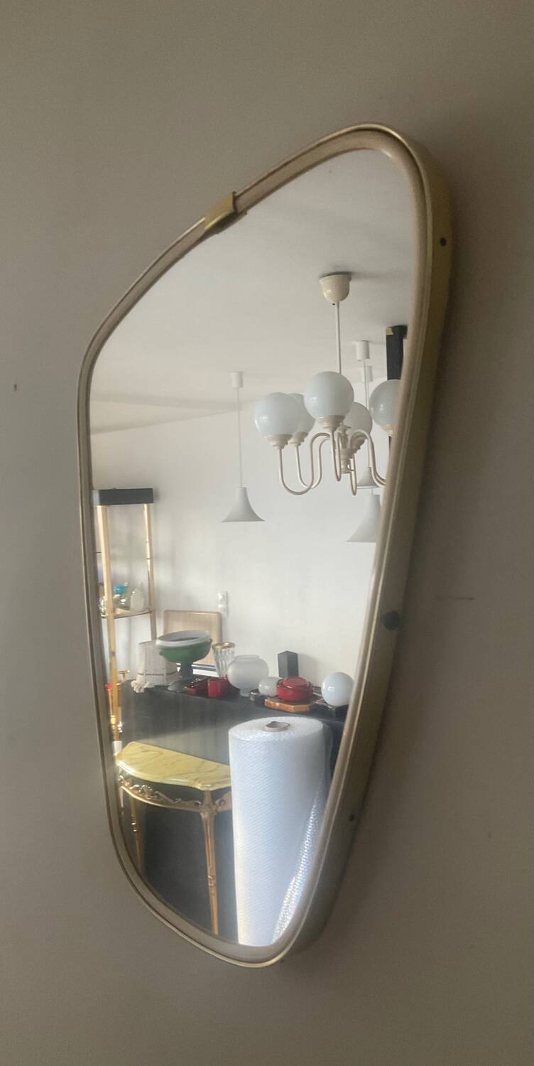 Asymmetrical free-form mirror from the 70s