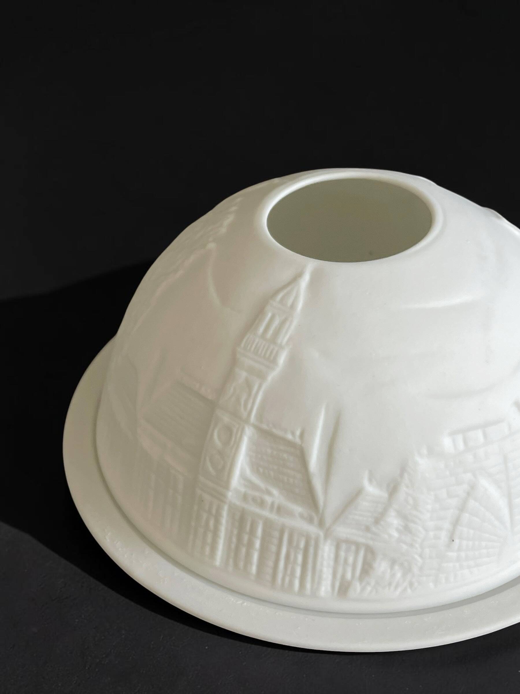 Porcelain lithophane photophore from Limoges