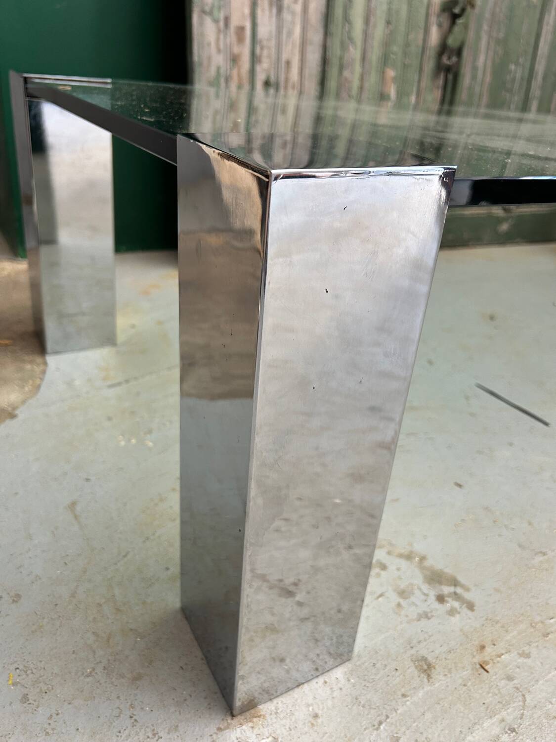 Table basse vintage moderniste en verre et chrome