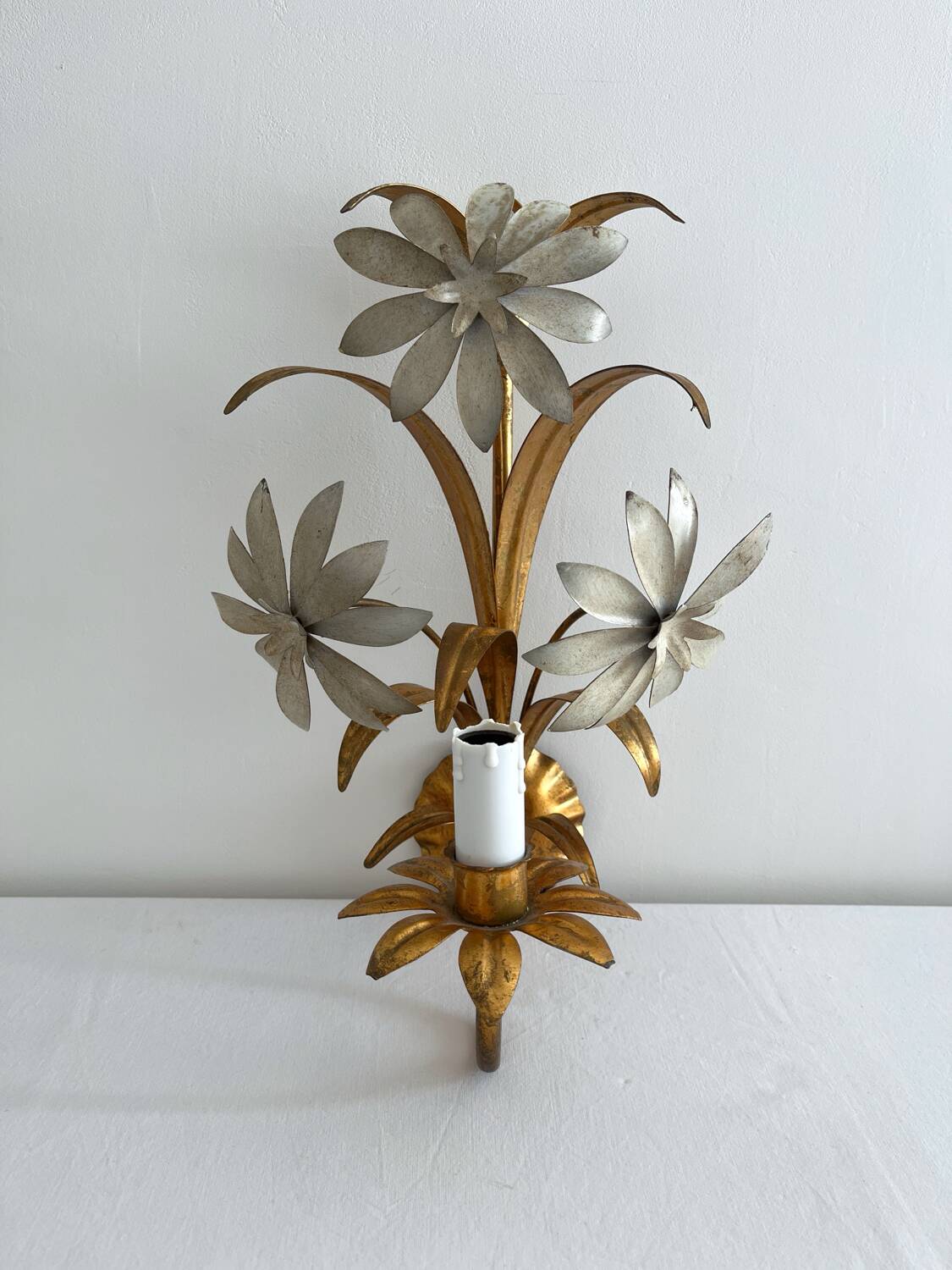 Vintage Hollywood Regency gold metal leaf wall sconce.