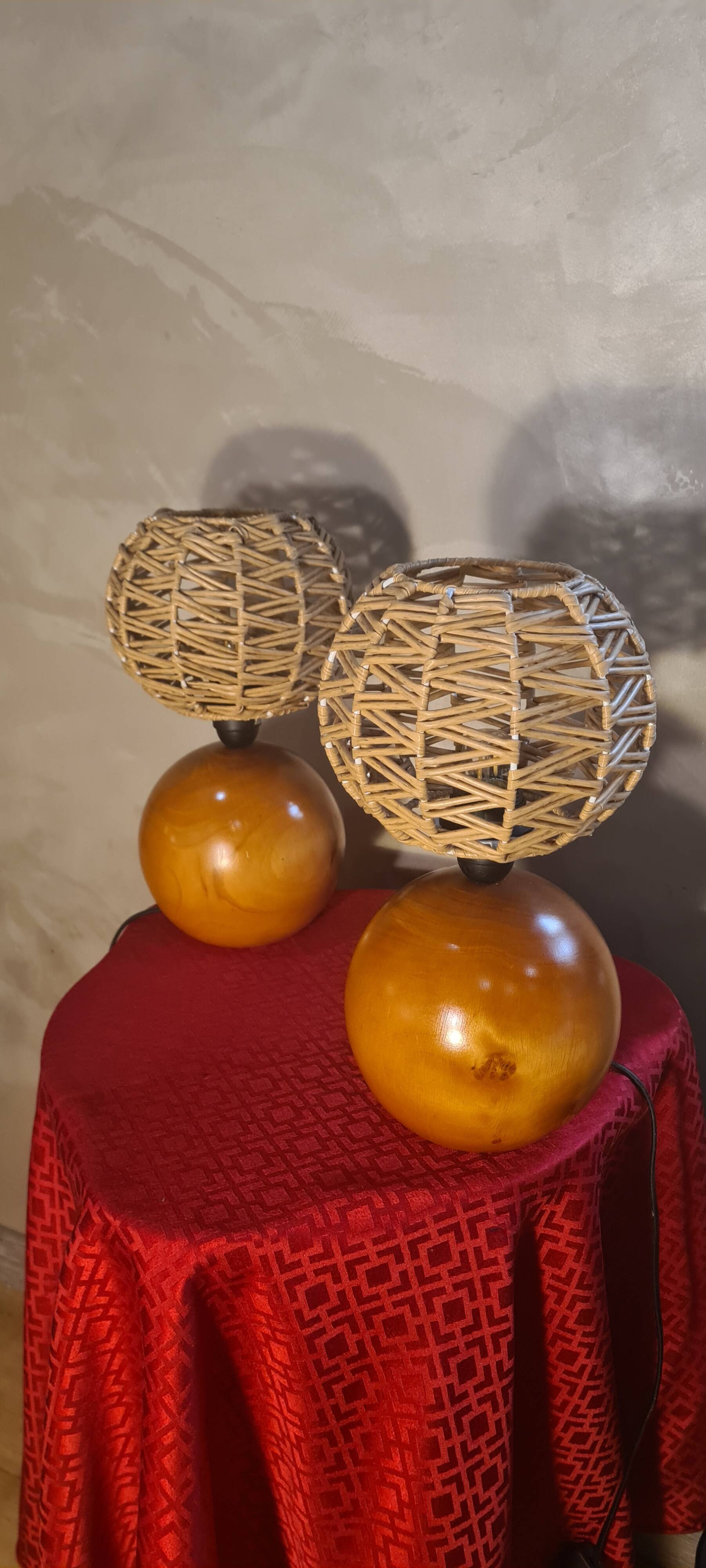 pair of solid wood big balls lamps 35x20 4kg very good condition