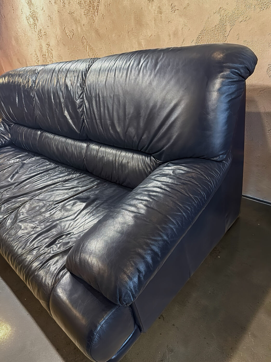 Leather sofa Nicoletti Salotti Italy Circa 1980