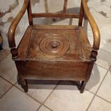 Chaise percée