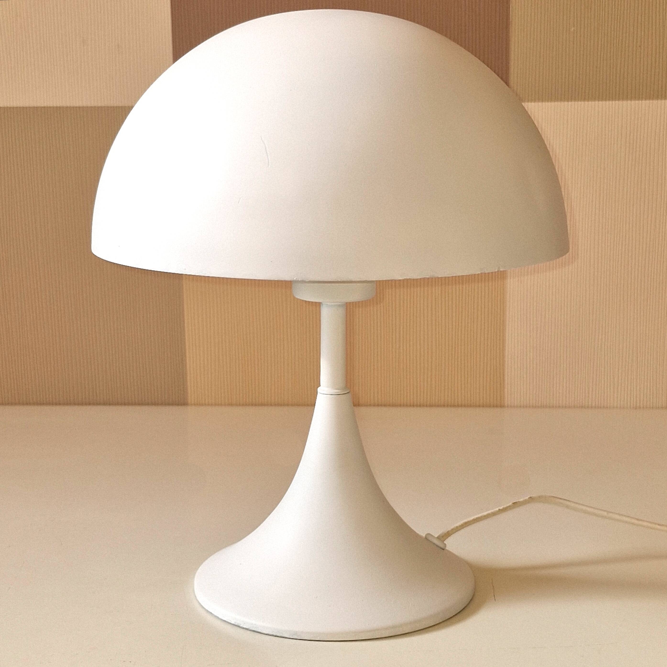 White mushroom lamp