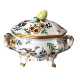 Soupière ou légumier en porcelaine peint a la maison le tallec paris france decor floral