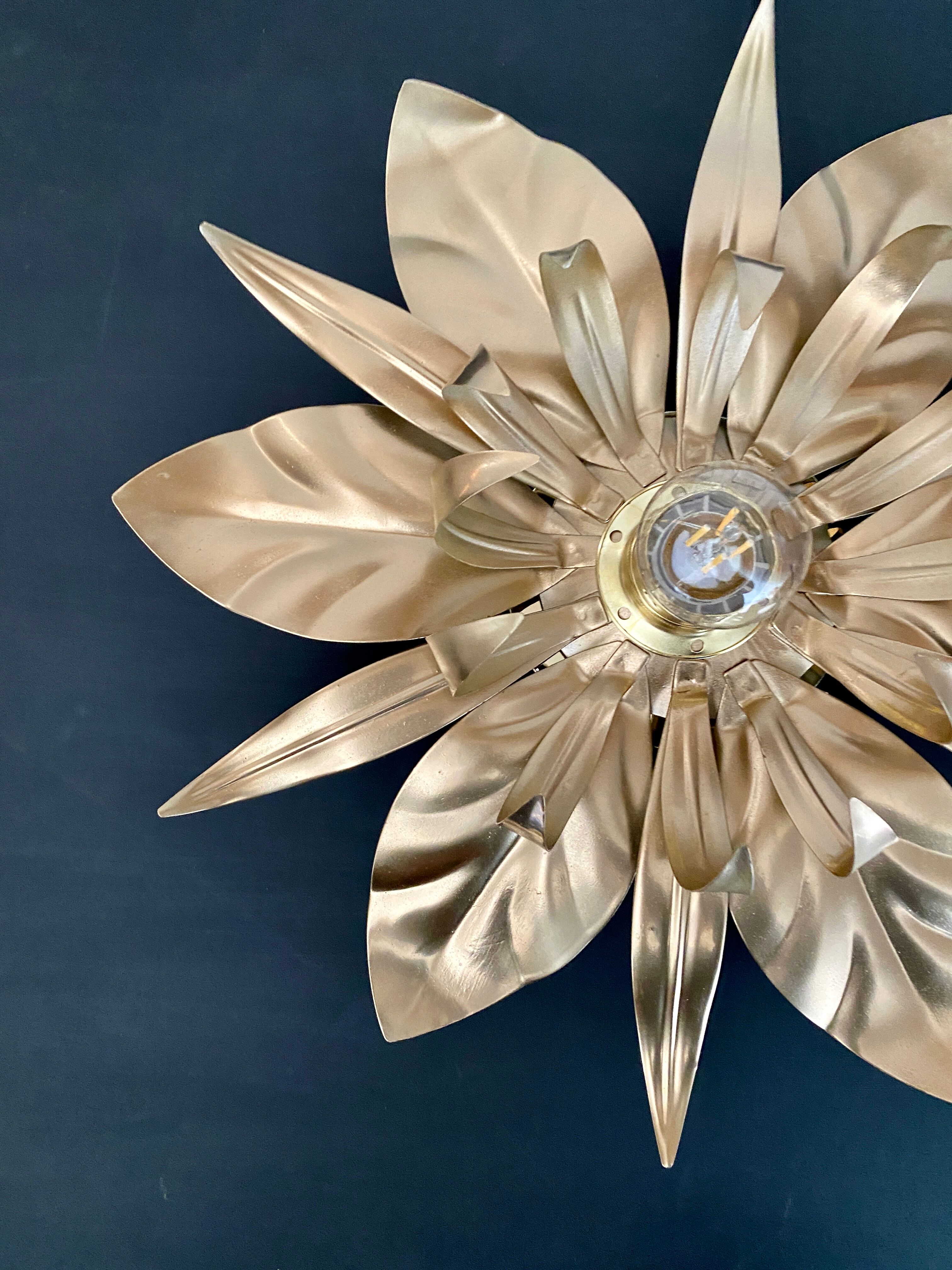 Vintage wall lamp golden leaves