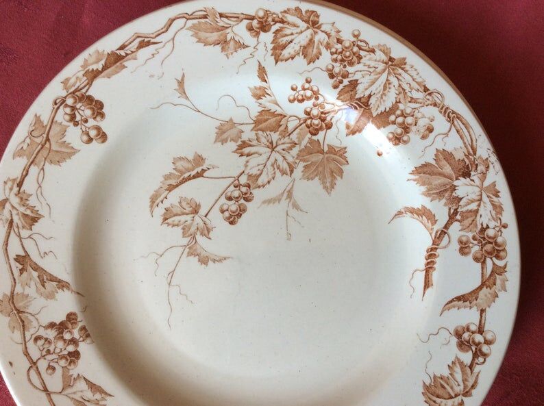 Set of 4 plates of old flat earth iron decor of vine leaf