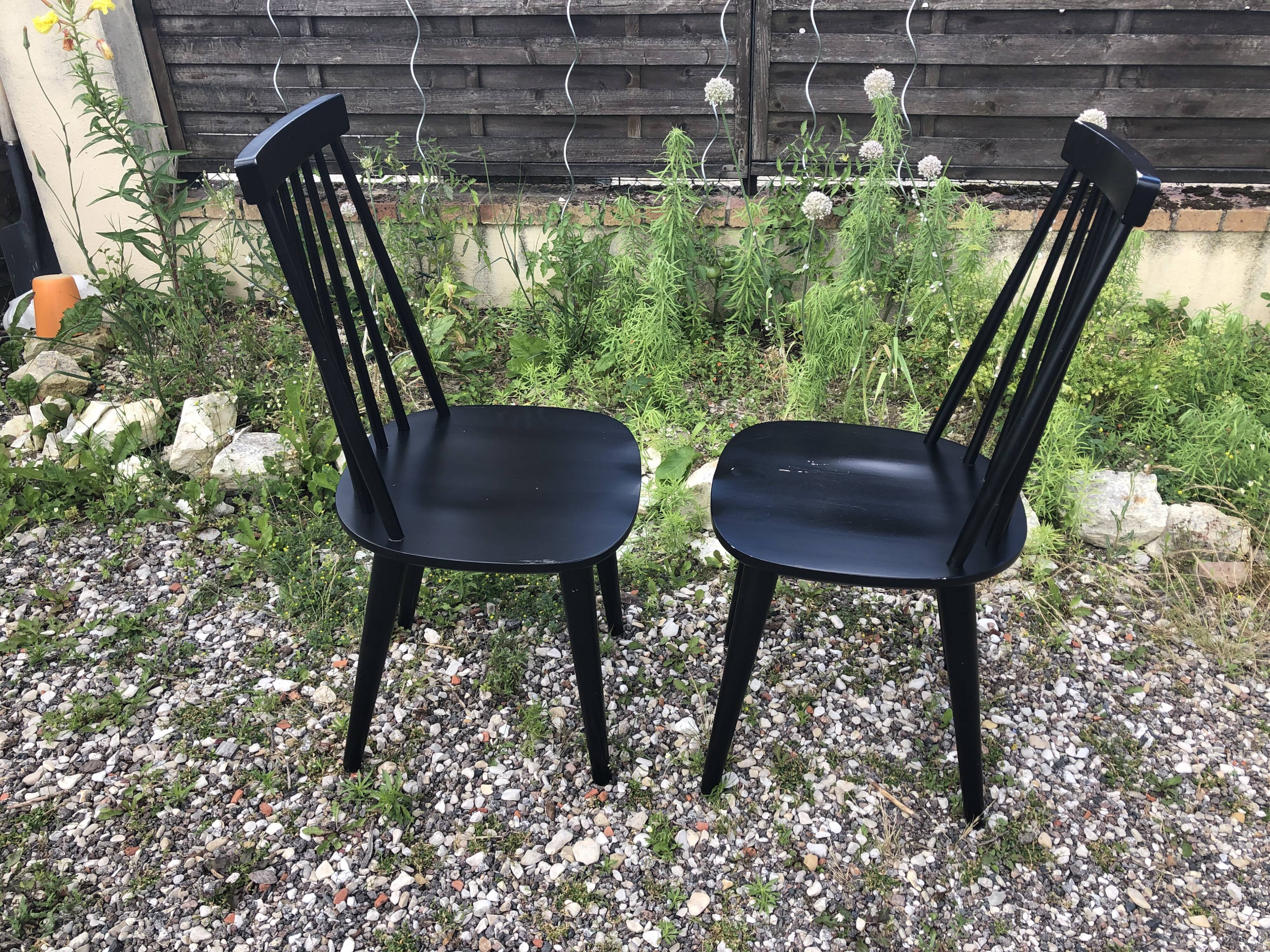 Pair chairs