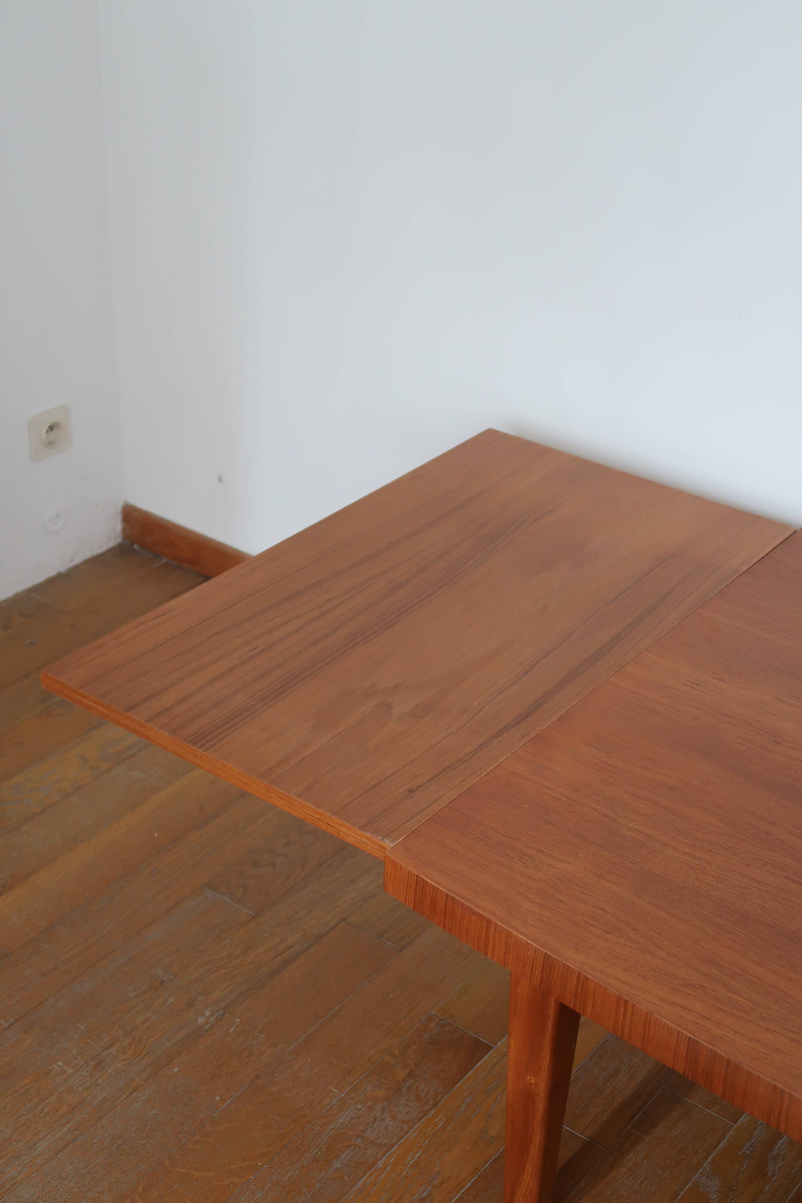Large Scandinavian extendable coffee table