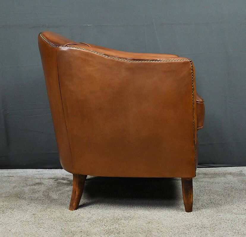 Solange club armchair in sheepskin leather.