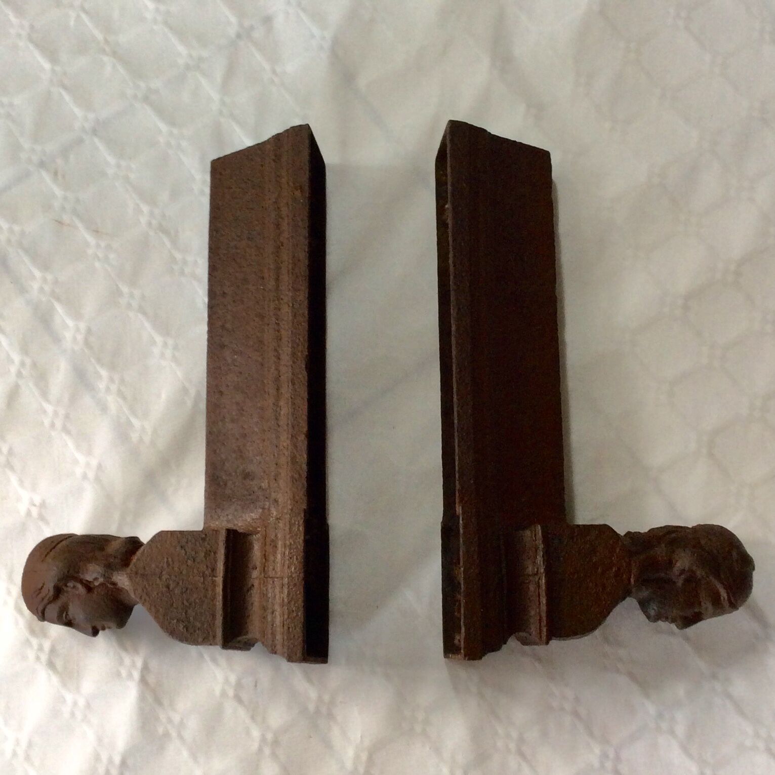 Old pair of cast-of-the-wool channels with portrait woman dimension: height -21cm- length -38cm-