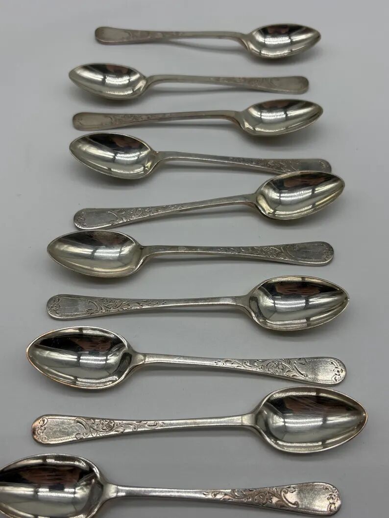 Service of 12 silver-plated metal coffee spoons with tongs and box from around 1900.