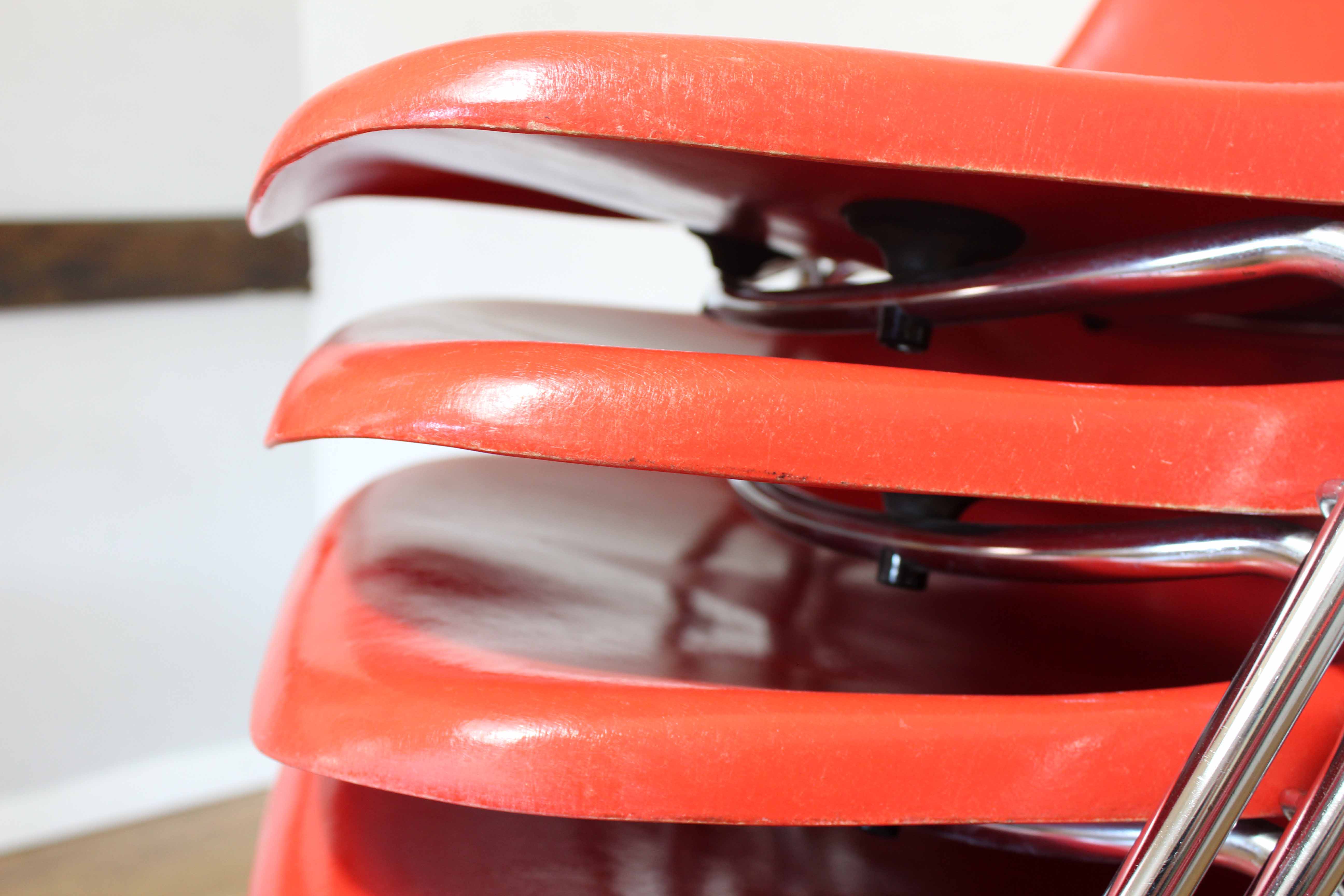 Set of 6 stella fiberglass chairs