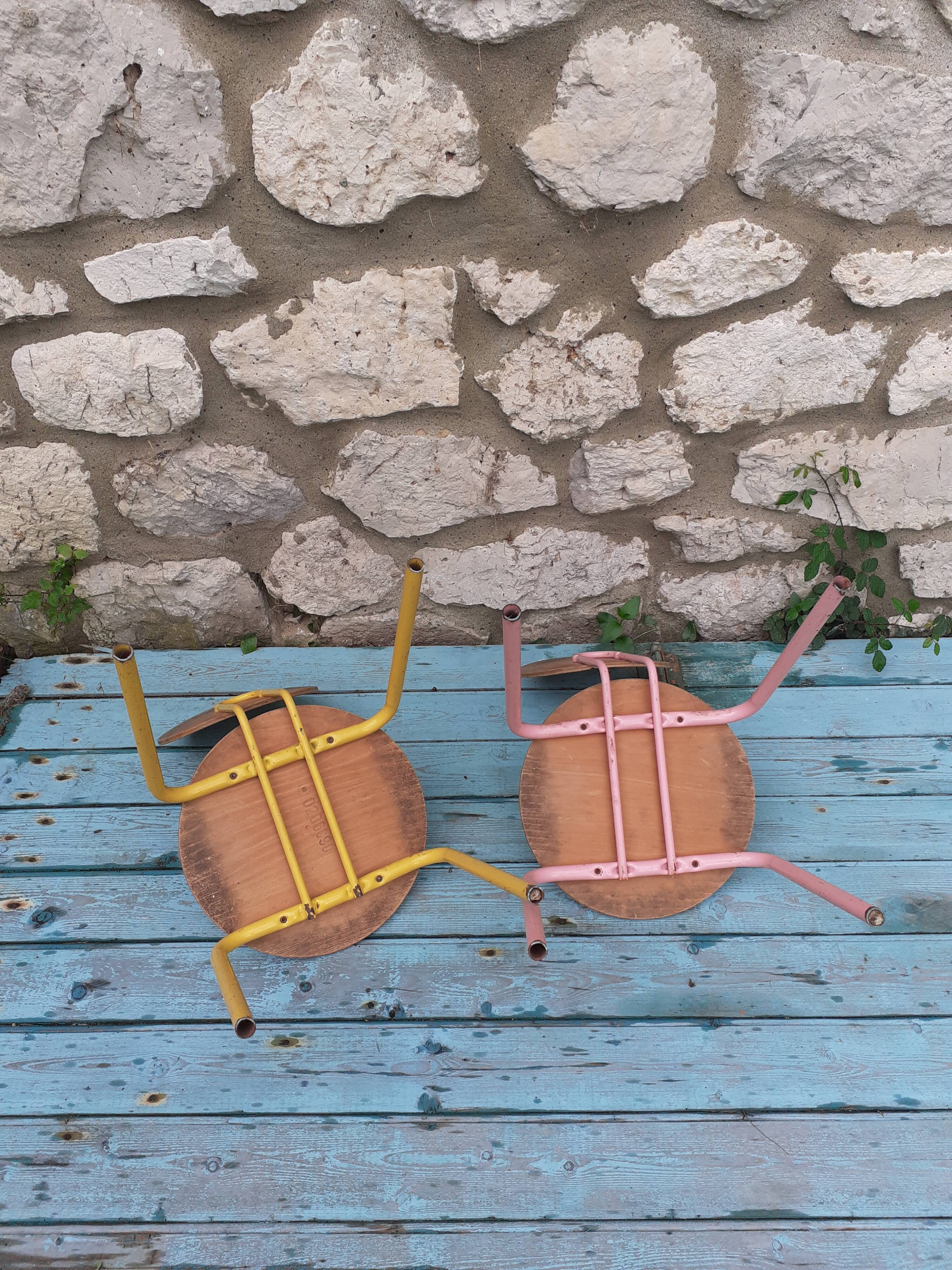 Paire de chaises d'enfant empilables vintage
