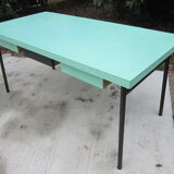 Table metal and formica