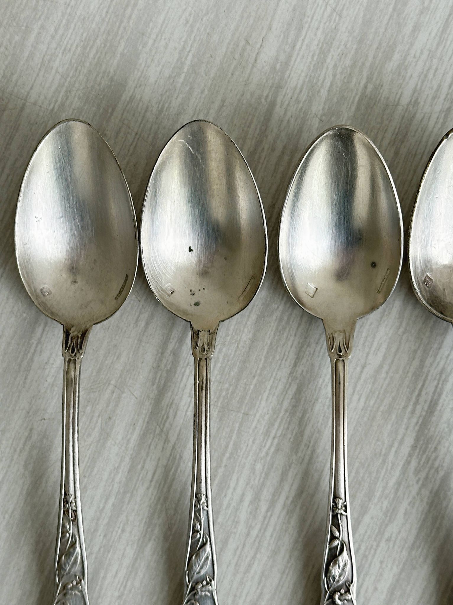 Lot de 6 petites cuillères en métal