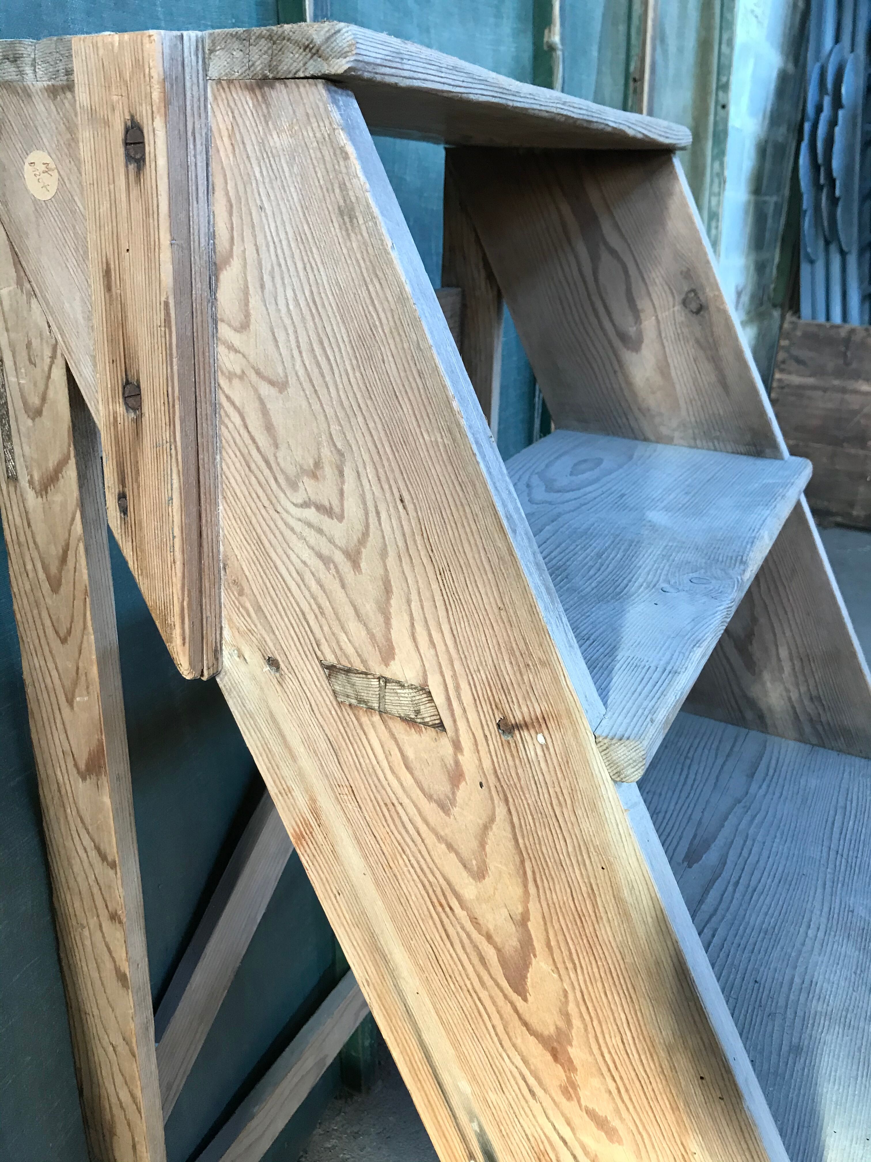 Escalier bois brut