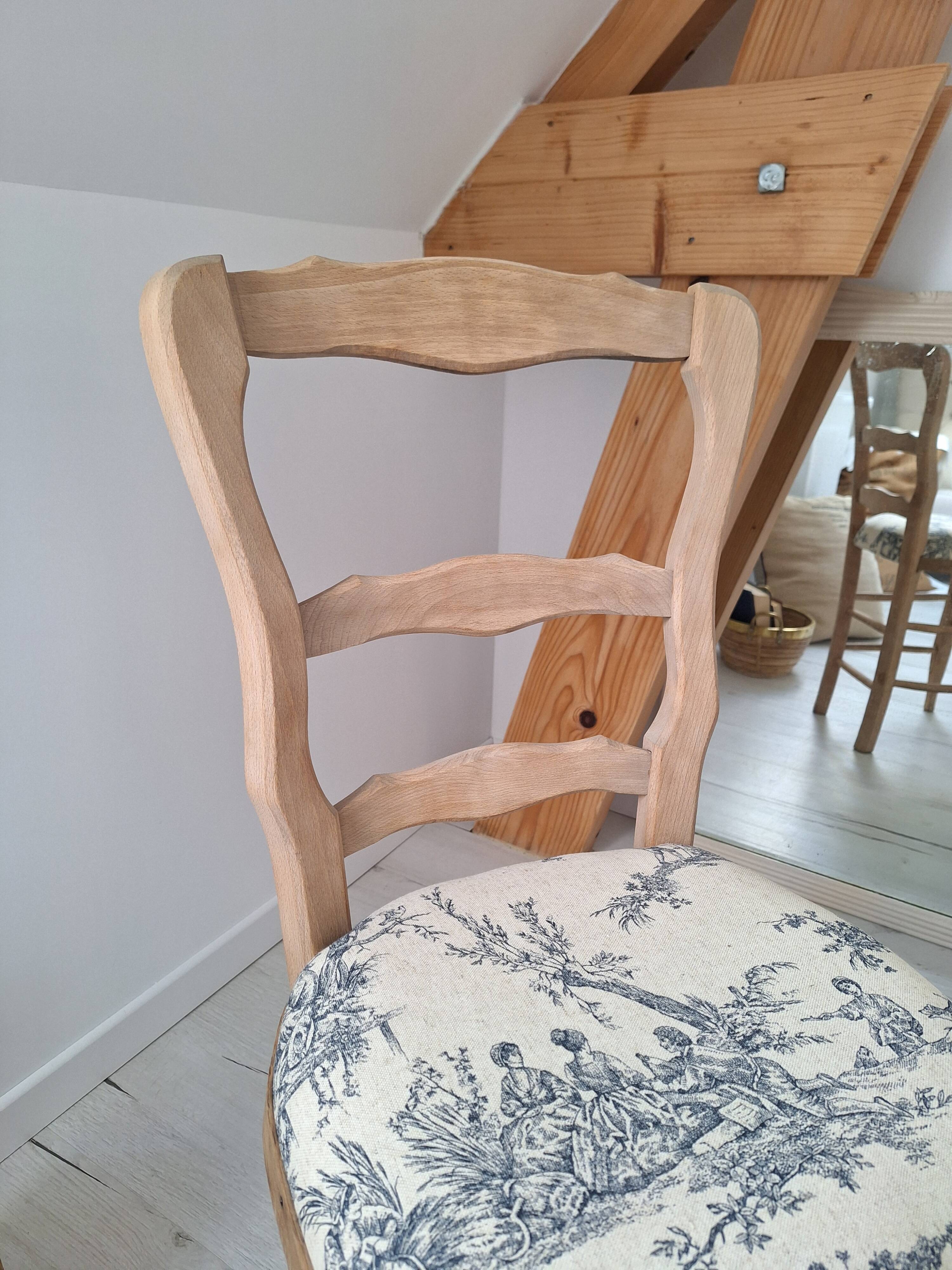 Country chair in blue toile de Jouy