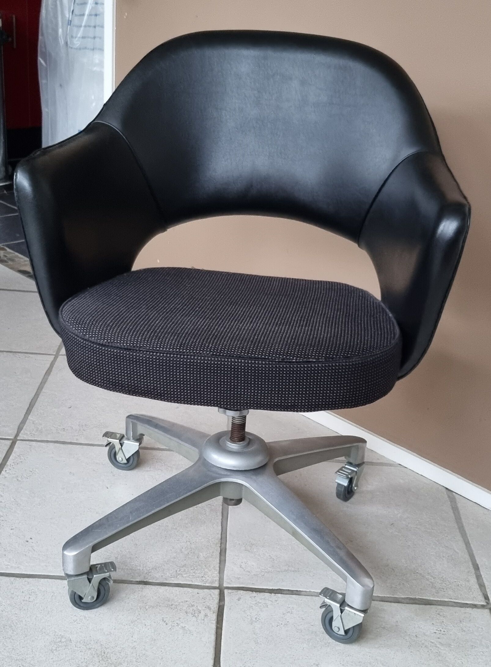 Office chair with swivel and reclining wheels by Eero Saarinen for Knoll