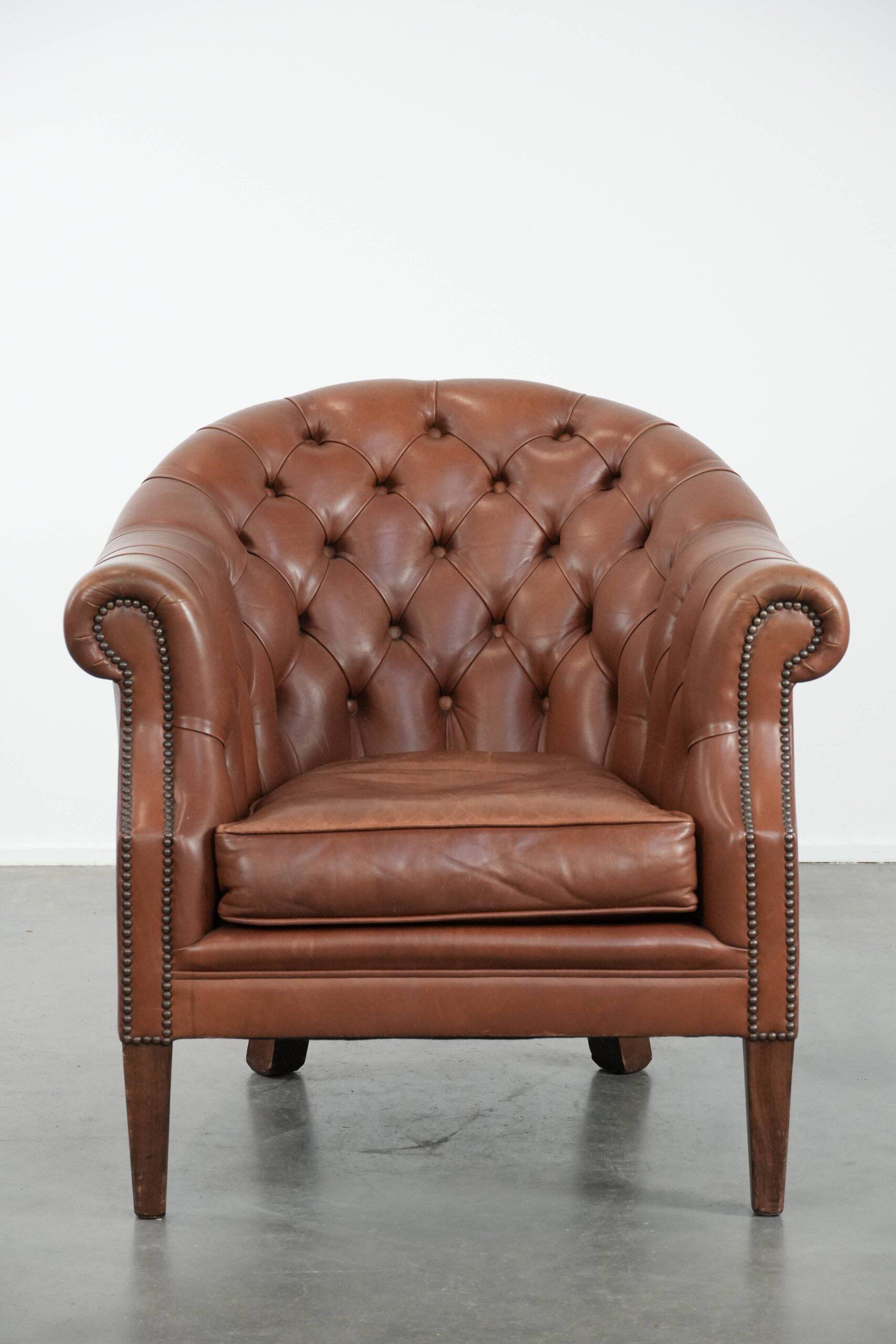 Chesterfield club armchair made of cowhide leather in English style