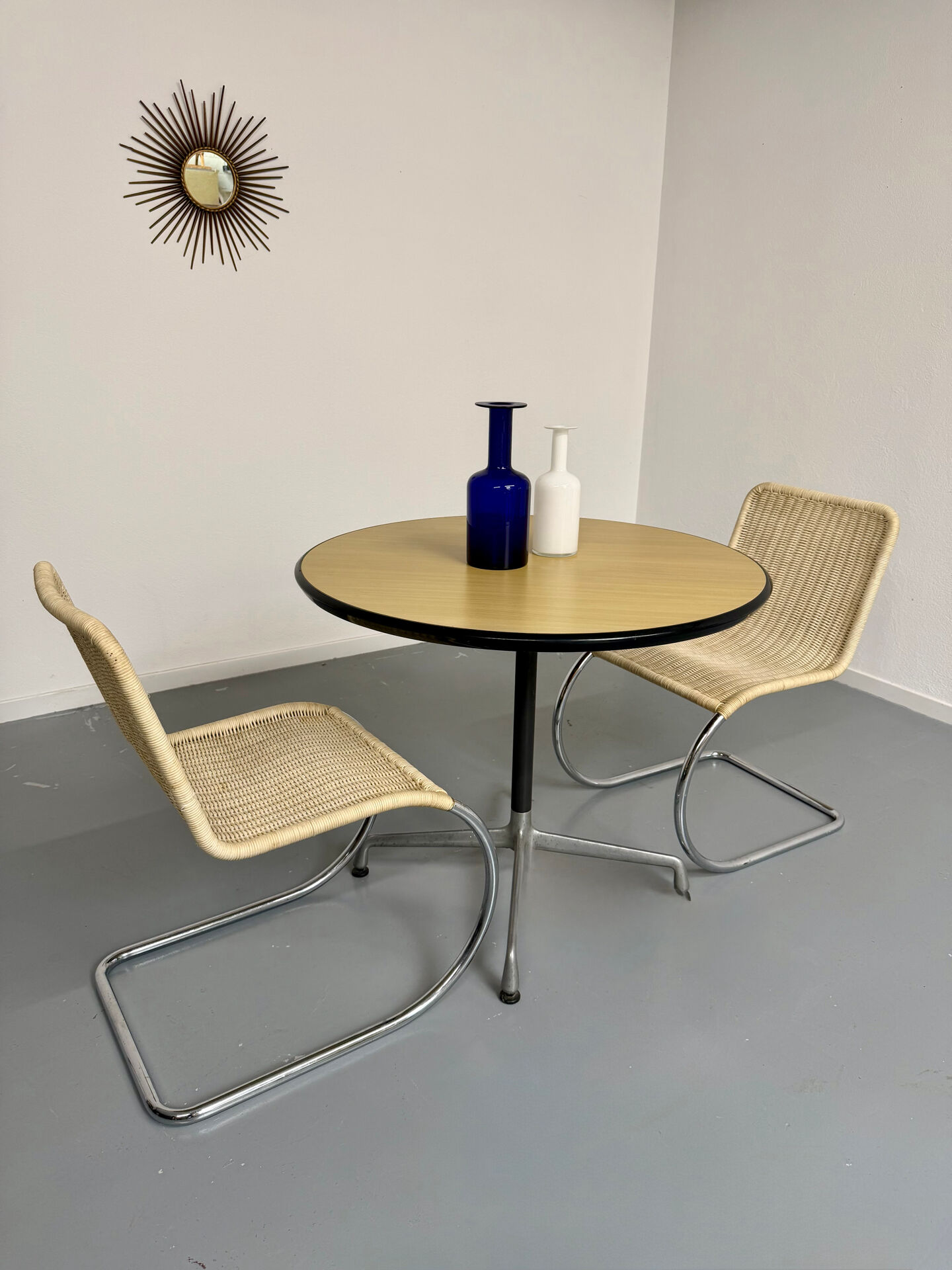 Eames Contract round table for Herman Miller, 1960s.
