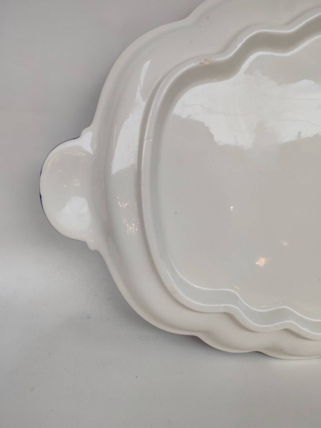 Large ceramic platter from Gien, Renaissance model, 20th century.