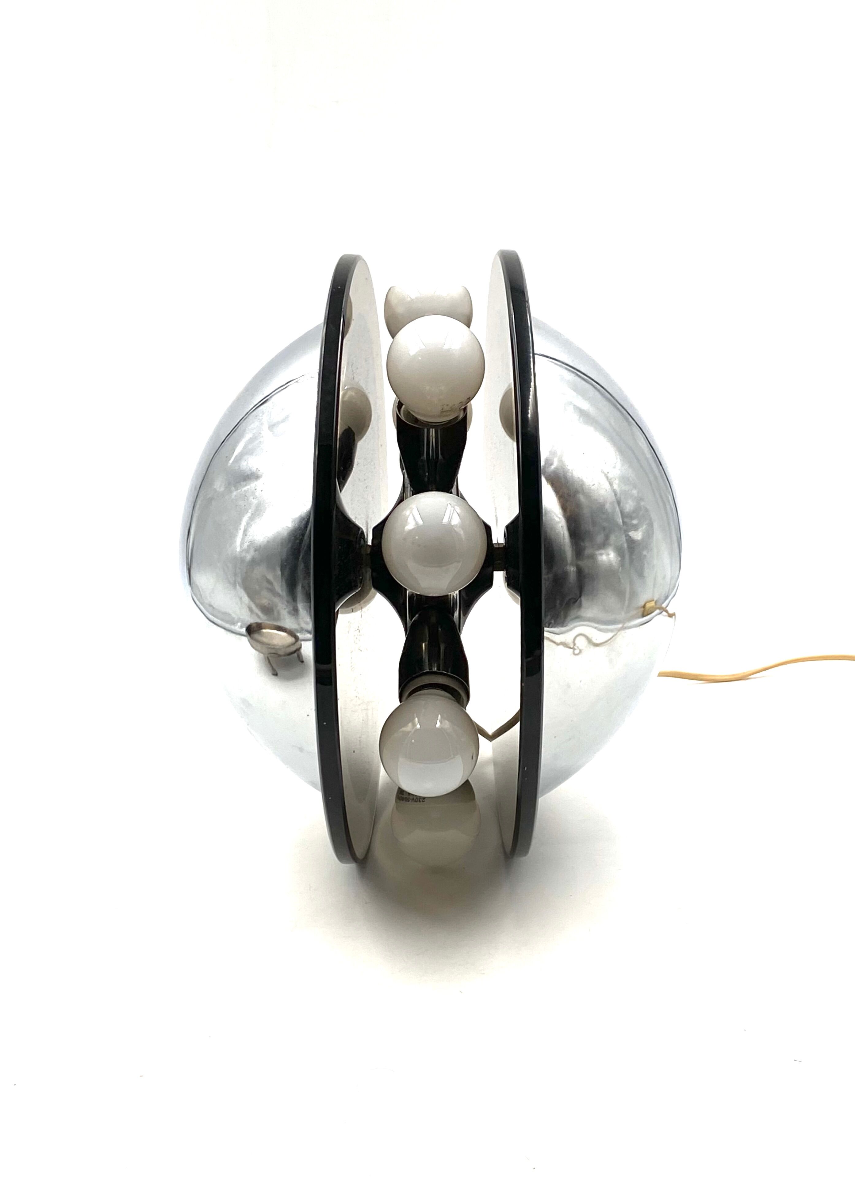 Space age flying saucer Ufo table lamp, Italy 1970s