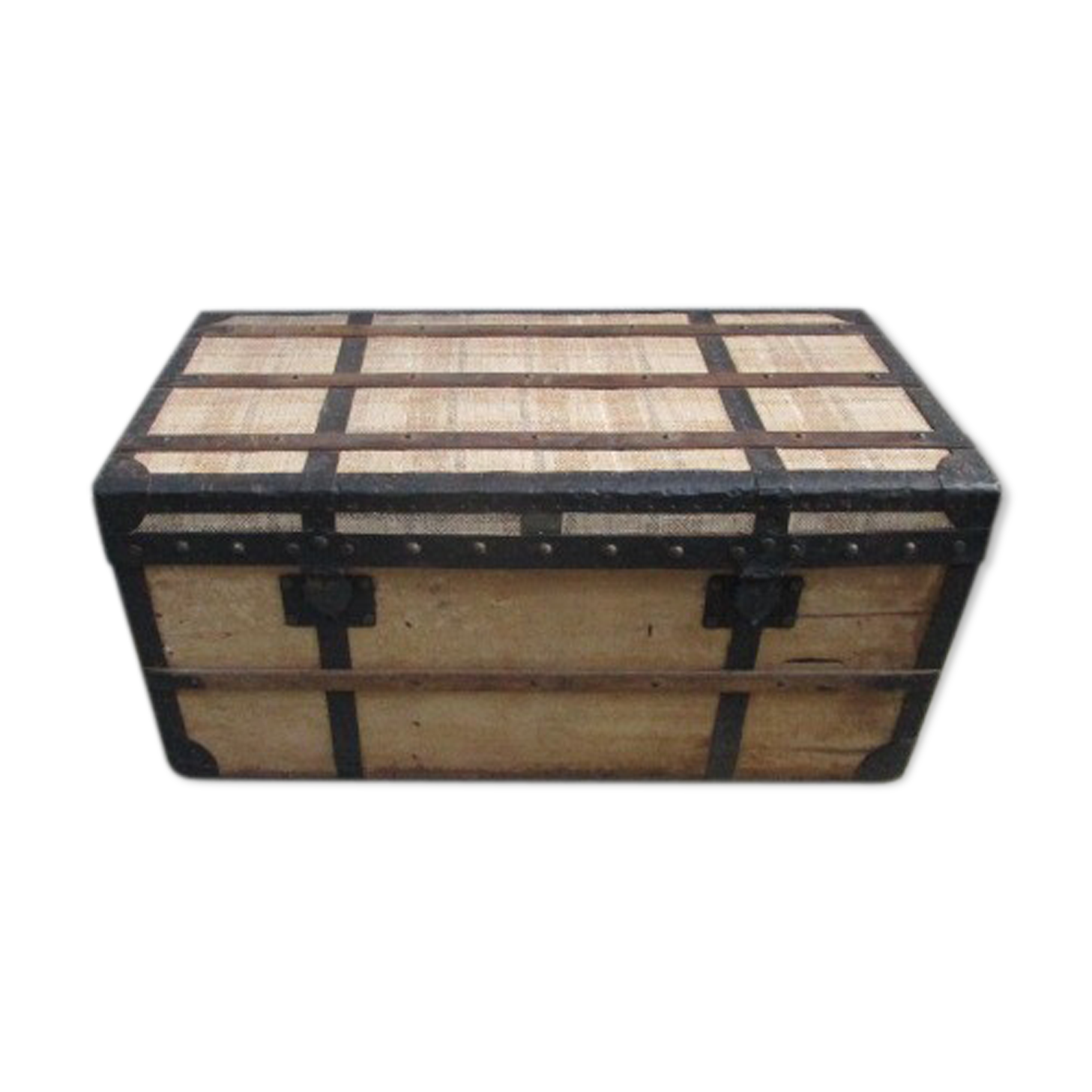 Trunk/old wooden chest