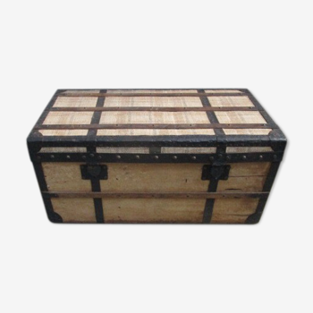 Trunk/old wooden chest