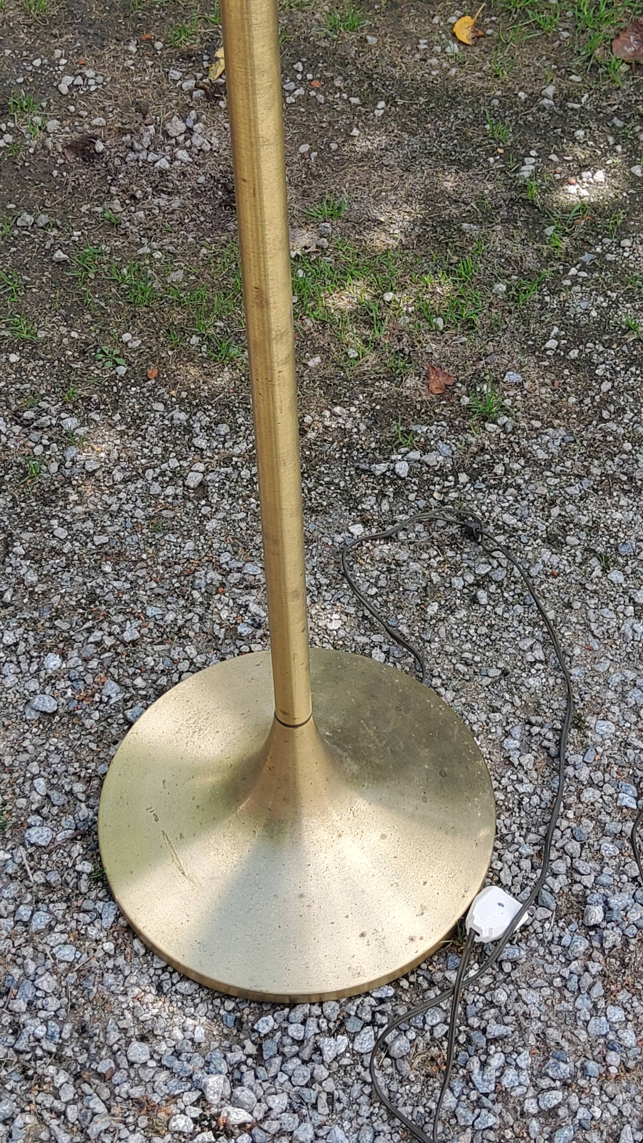 Vintage floor lamp in gilded brass with 5 glass tulips from the 50s