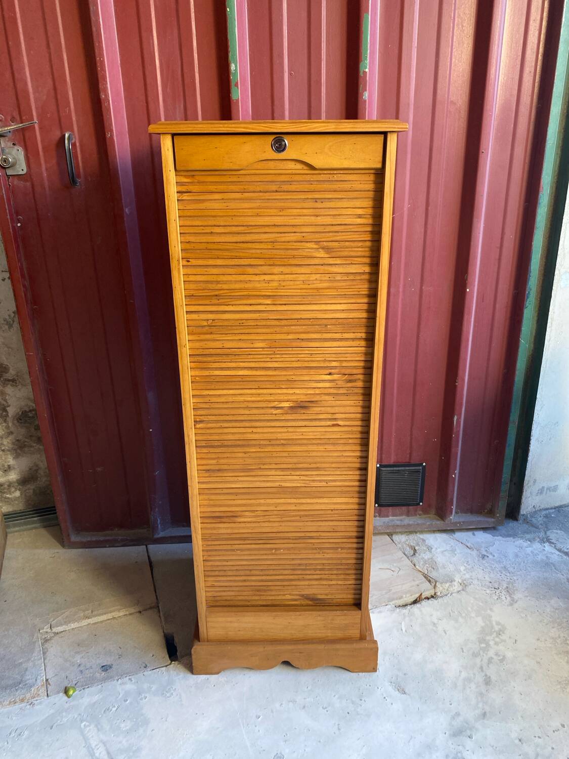 Curtain filing cabinet