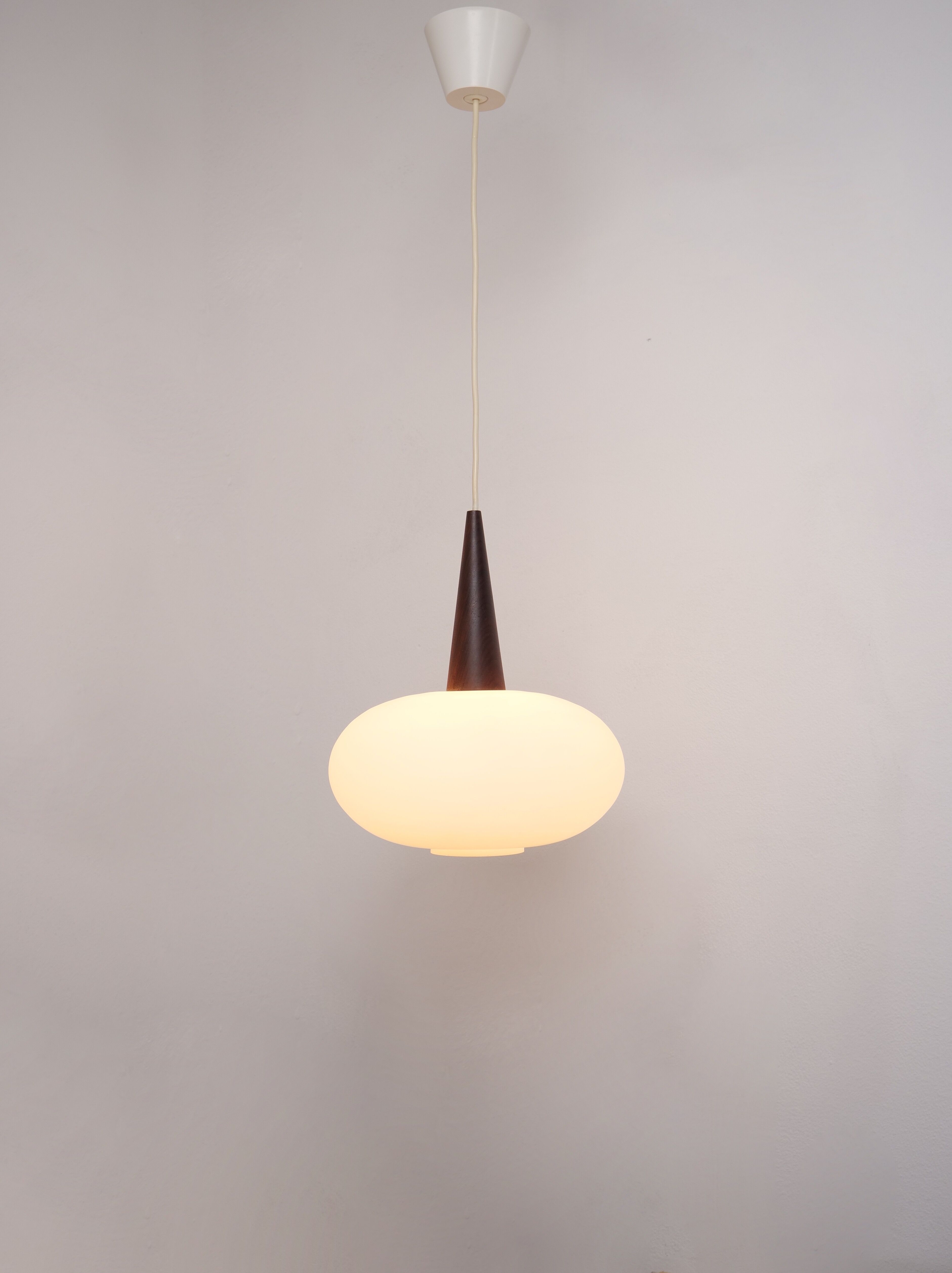 Opaline suspension Louis Kalff for Philips 1960