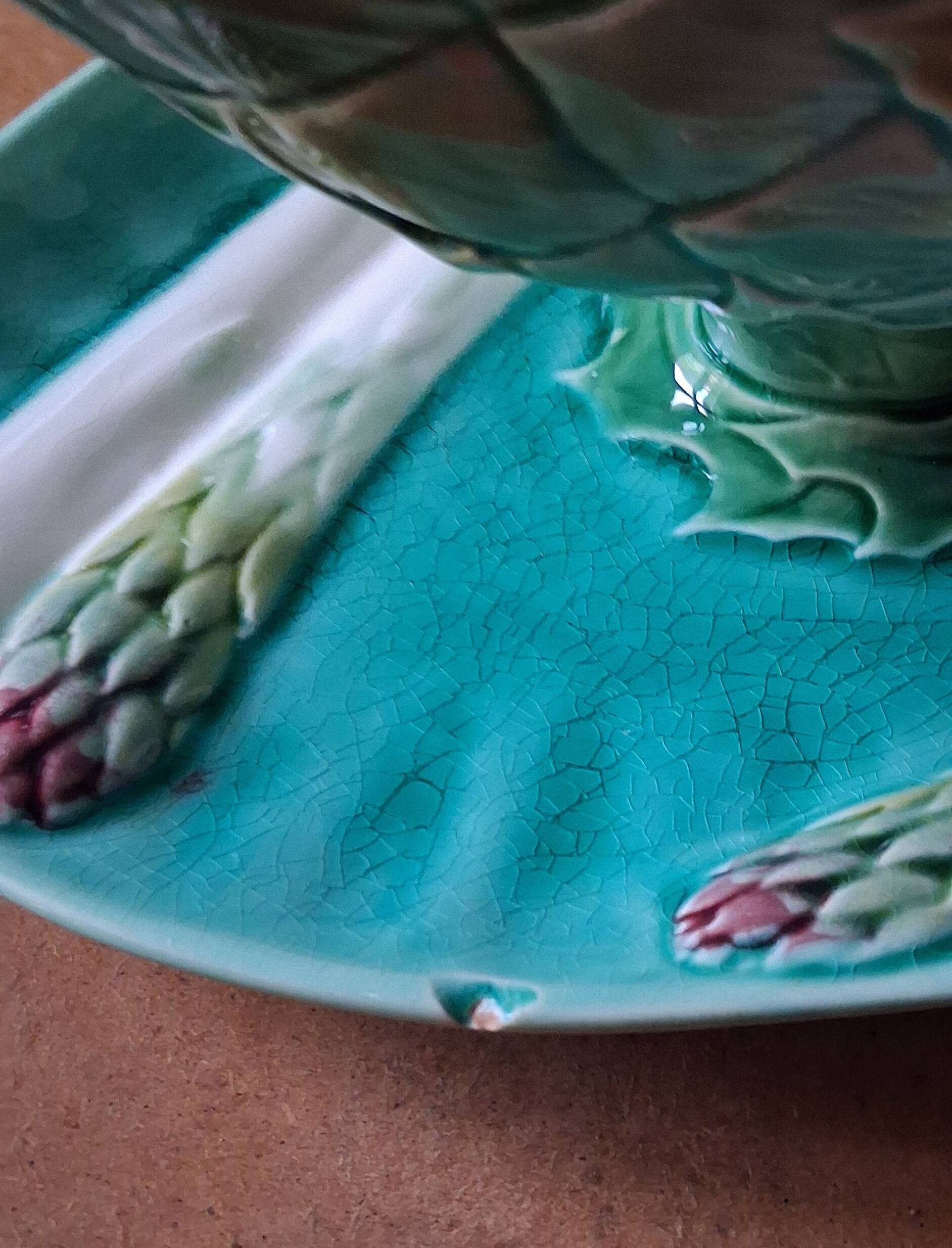 Asparagus sauce boat in slipware