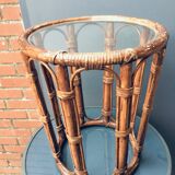 Round table in rattan and glass