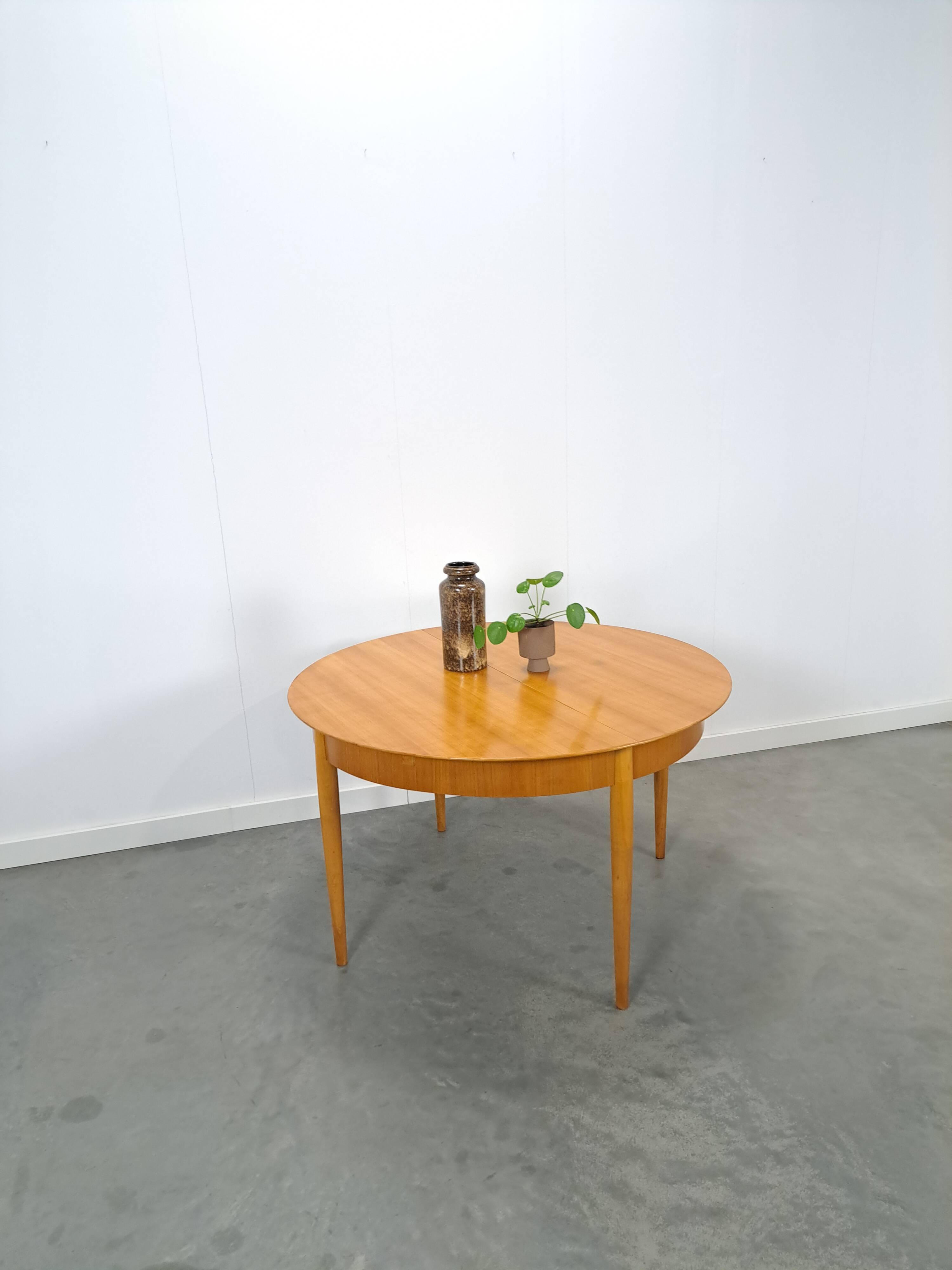 Table à manger ronde extensible Lübke design