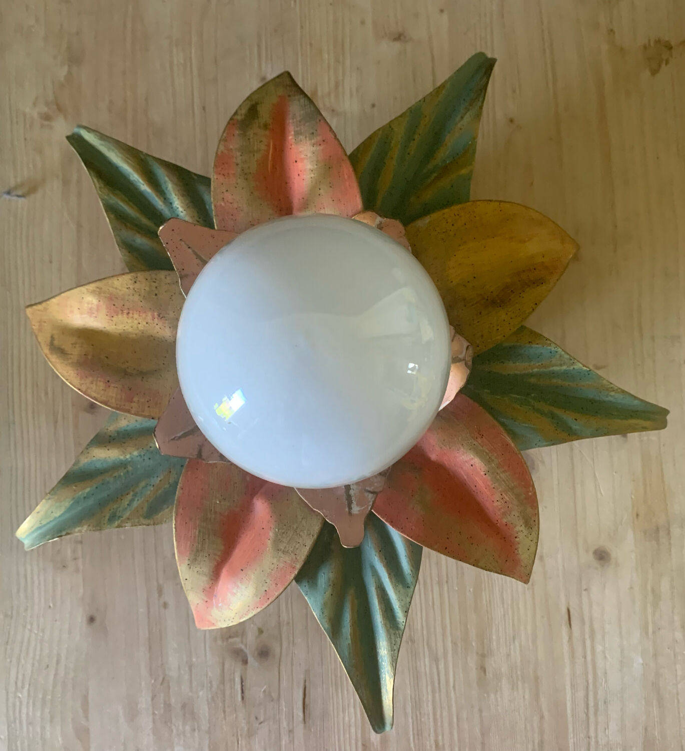 Metal flower wall lamp