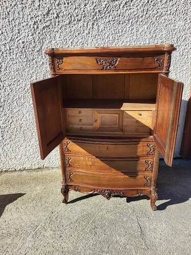 Rococo cabinet in walnut