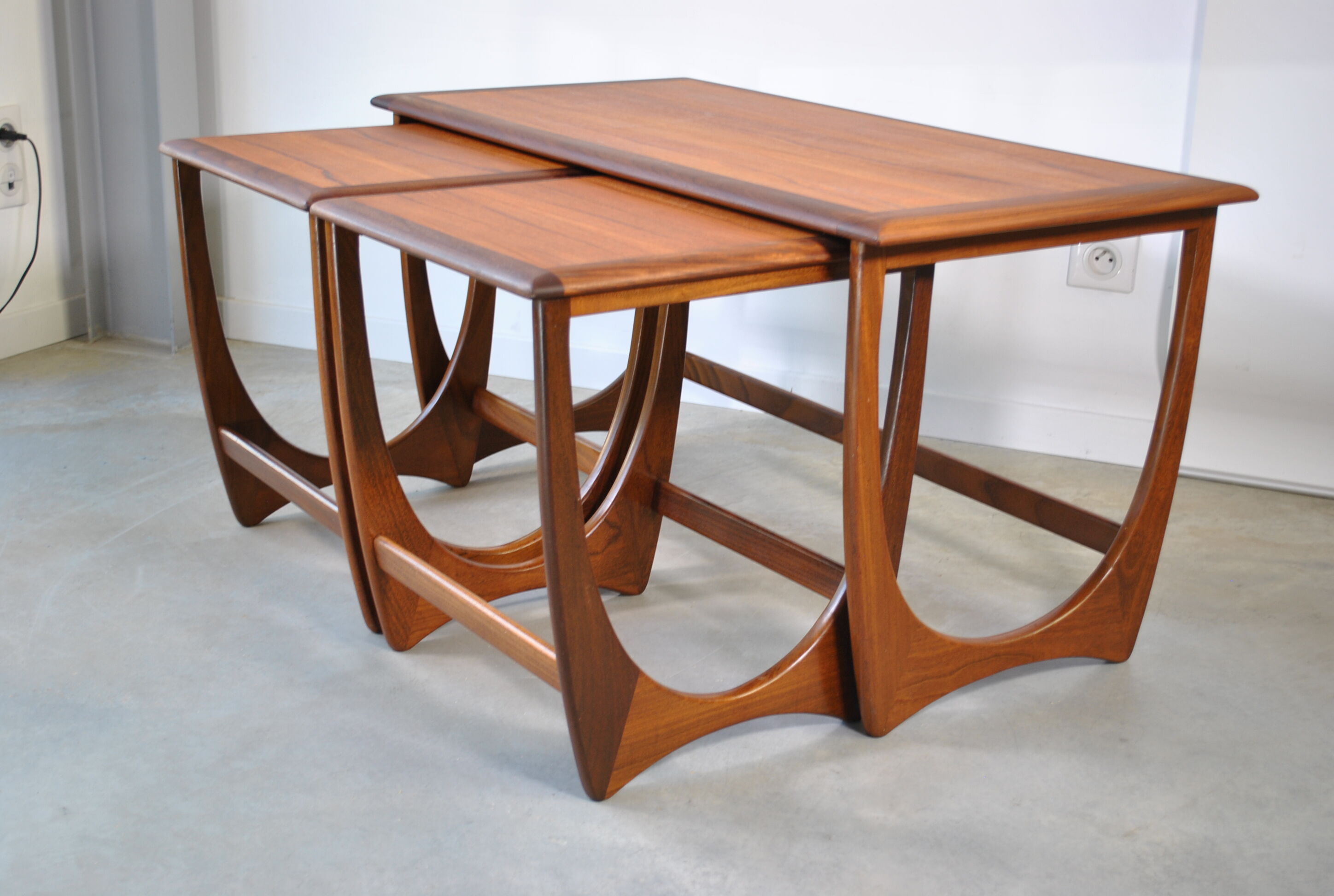 Large pull-out table G-plan 1950