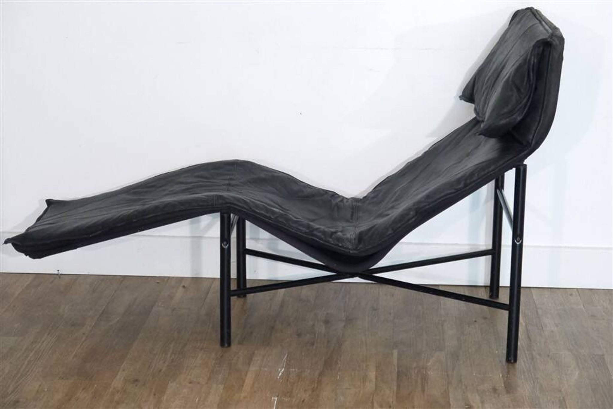 Leather chaise longue by Tord Bjorklund
