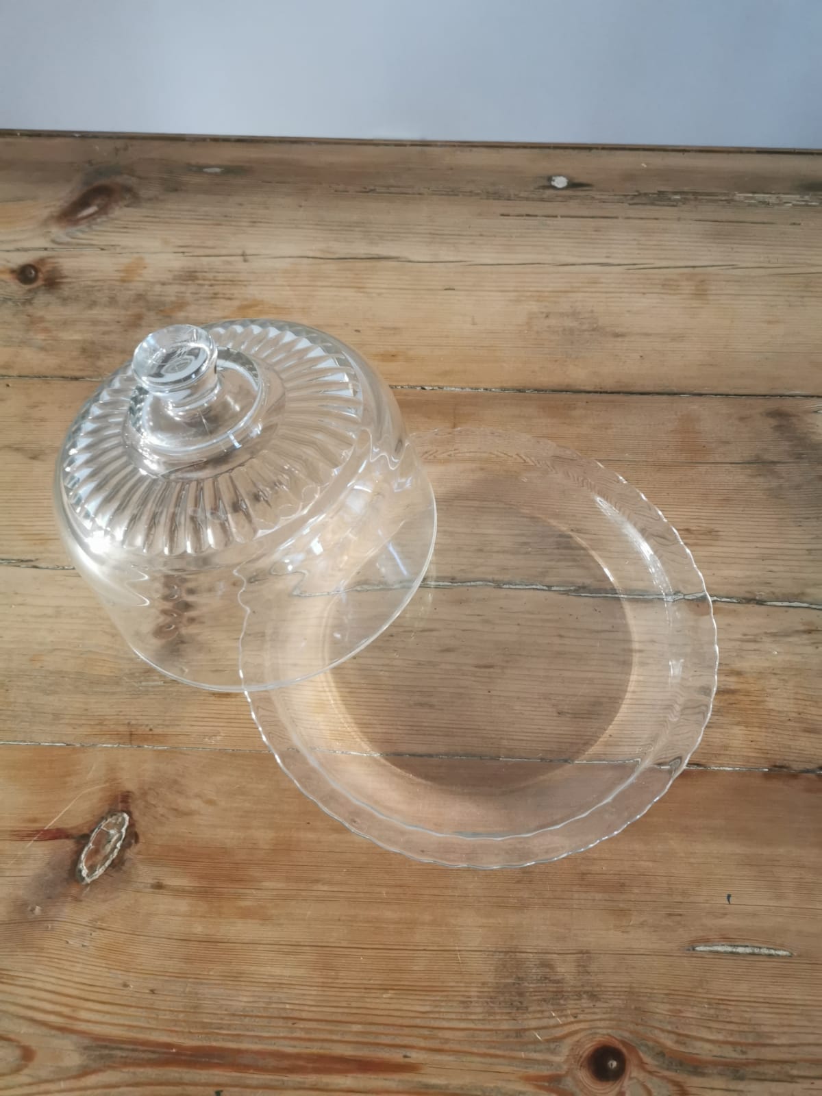 Glass arcopal cake dish with bell