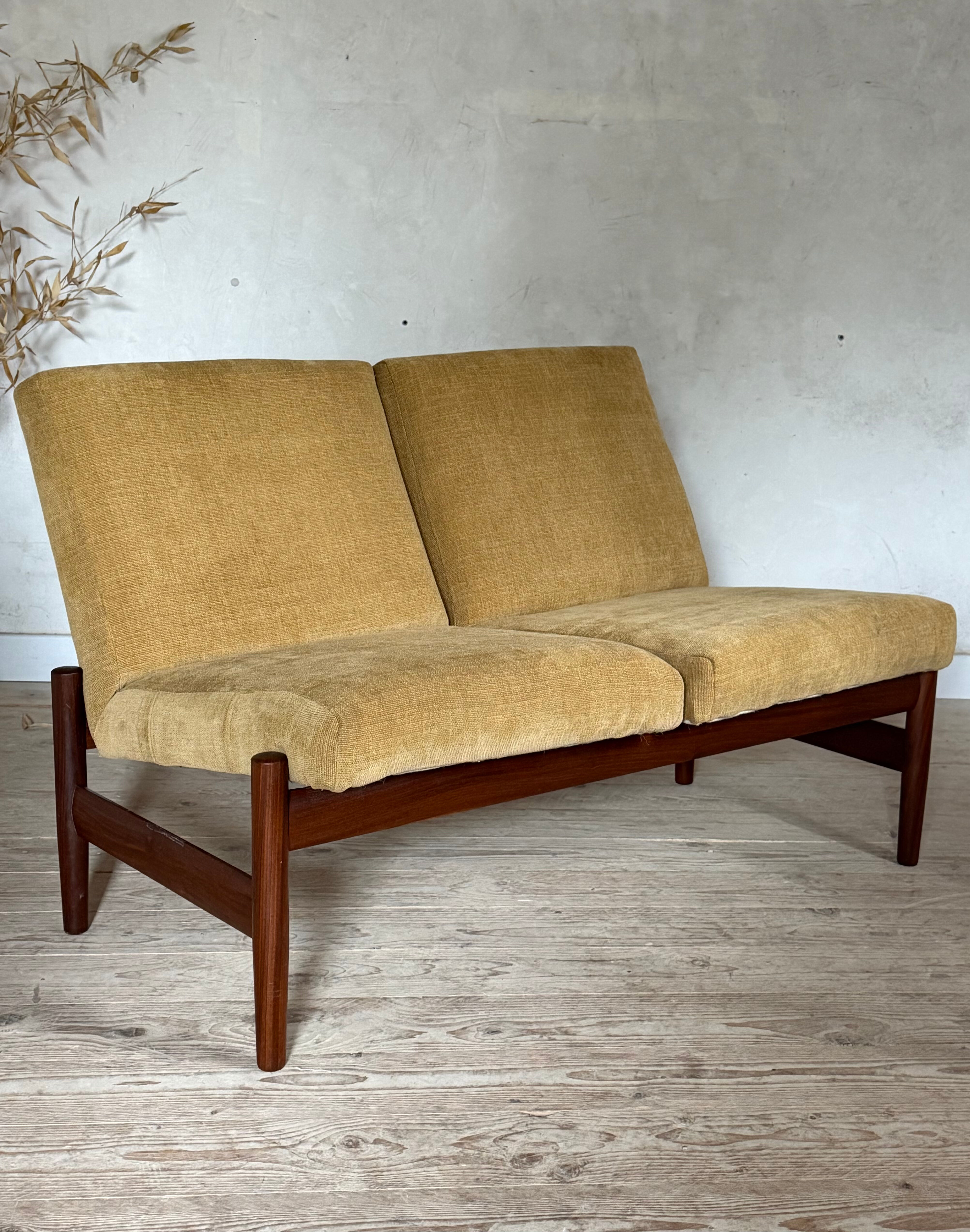Banquette scandinave vintage velours jaune