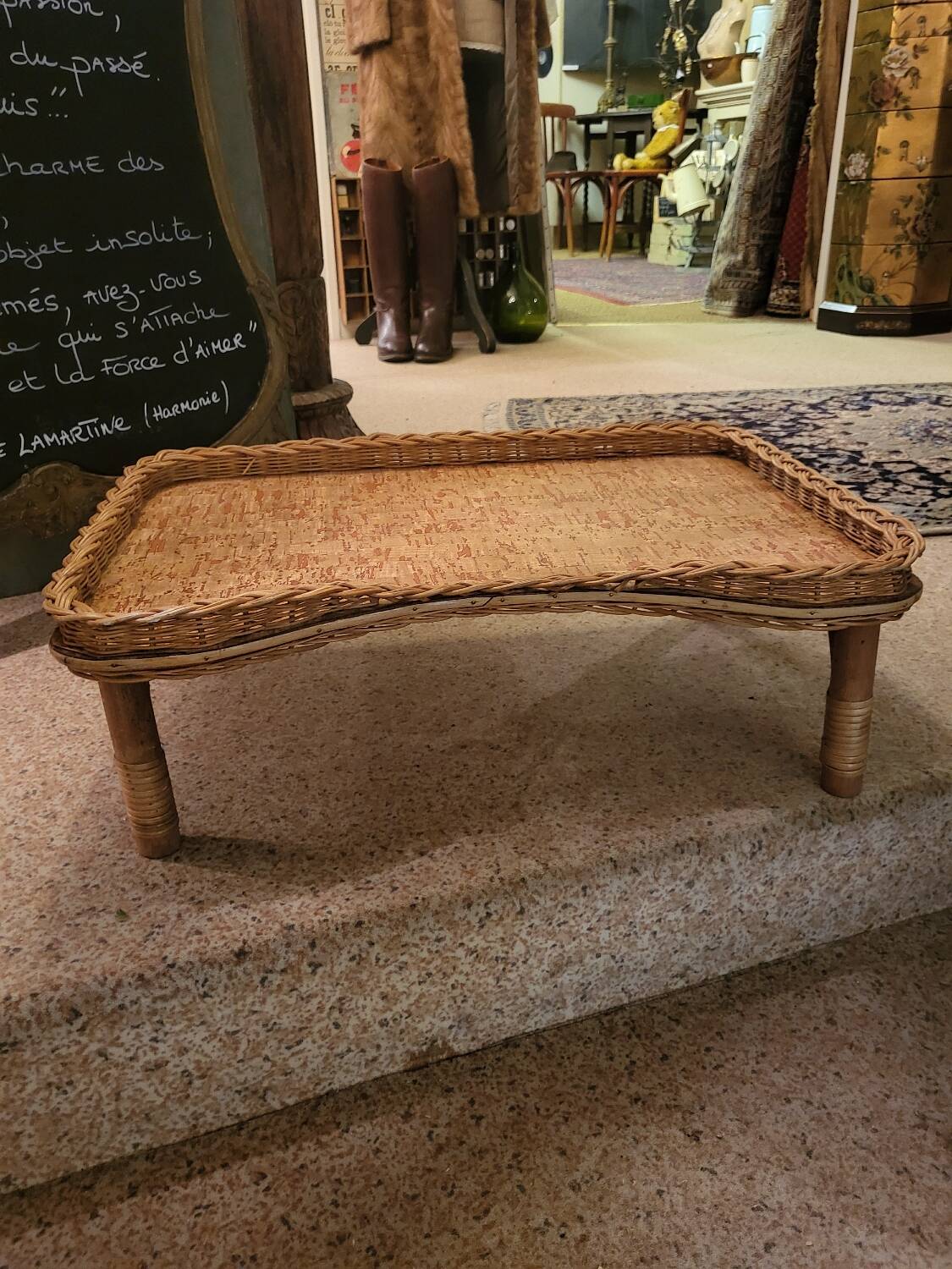 Plateau sur pieds rotin