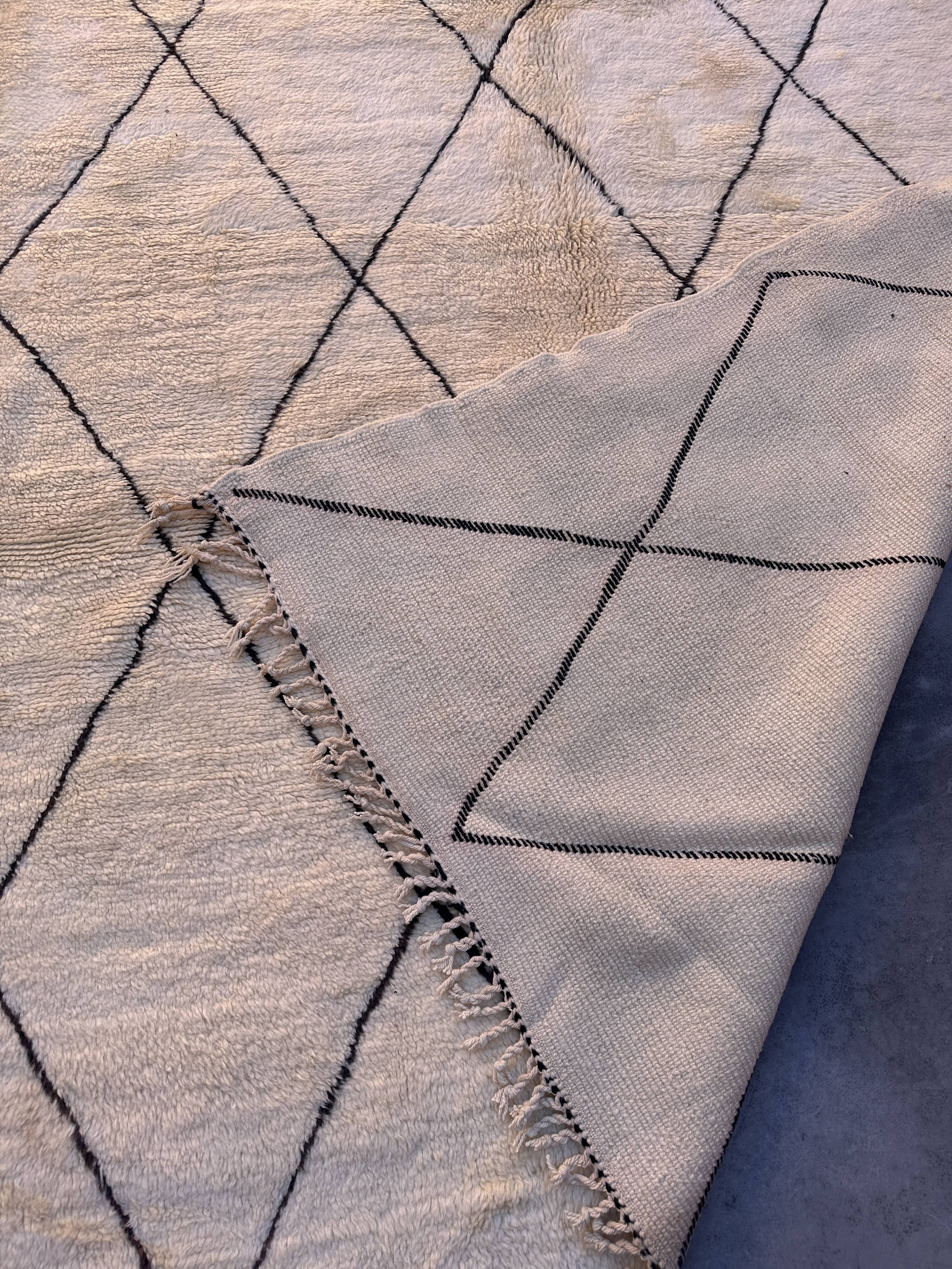 Moroccan rug Beni M'Rirt white - 26 x 304 cm