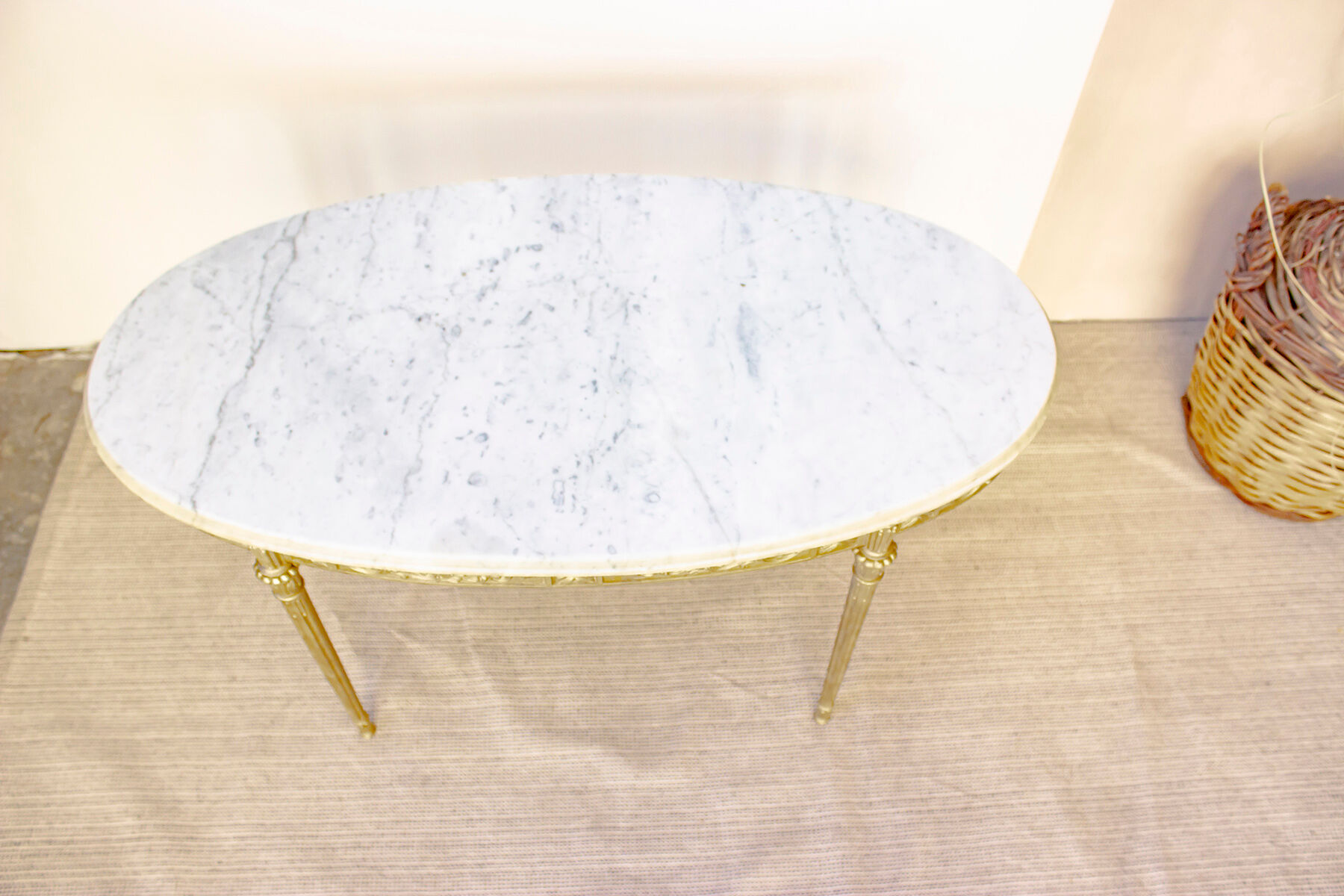 Oval coffee table in marble and brass