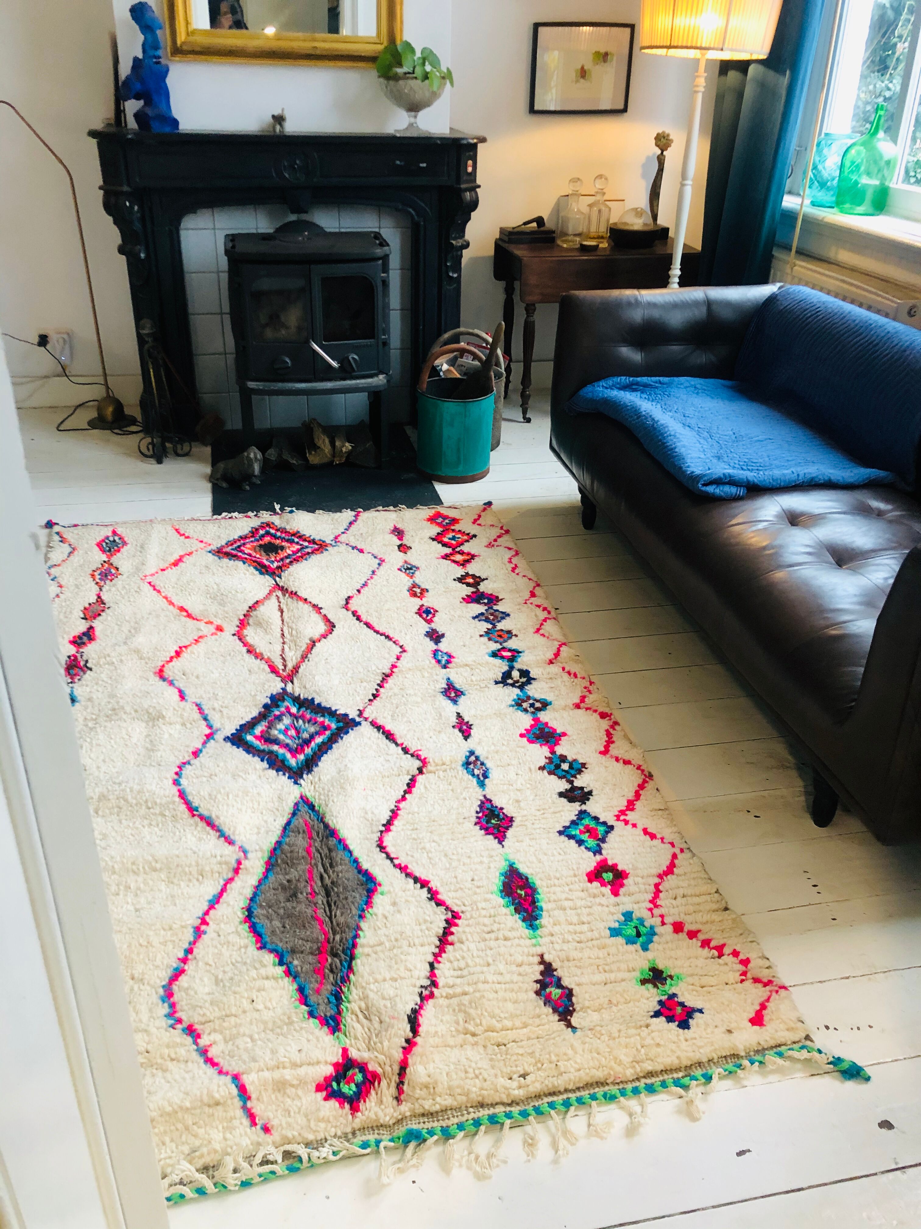 Berber vintage rug 100% wool, handcrafted. free shipping in europe. unique! 250x145cm