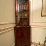 Corner cabinet